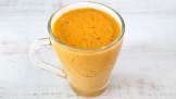 Smoothie de espinheiro-mar com maçã, gengibre, pólen e mel